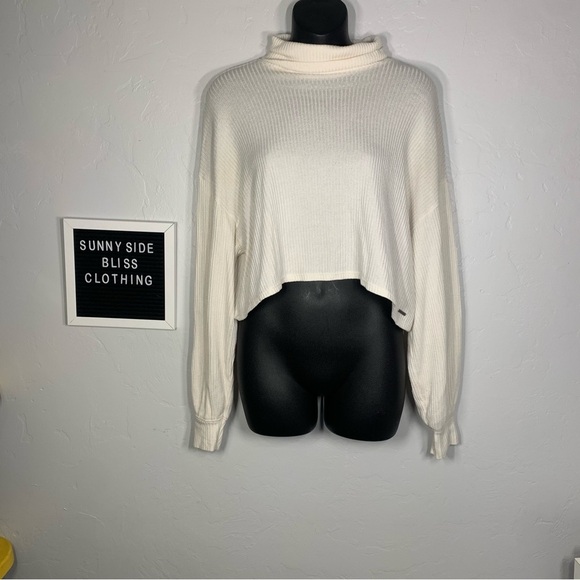 Hollister Sweaters - Hollister White Ribbed Cropped Turtleneck Long Sleeve Top Size Extra Small